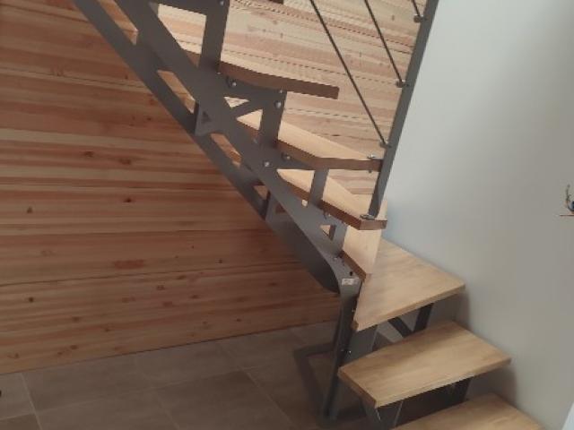 Réalisation d'un escalier quart tournant avec ses garde-corps métal bois à Blain 