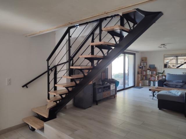 Réalisation d'un escalier quart tournant avec ses garde-corps métal bois à Basse-Goulaine